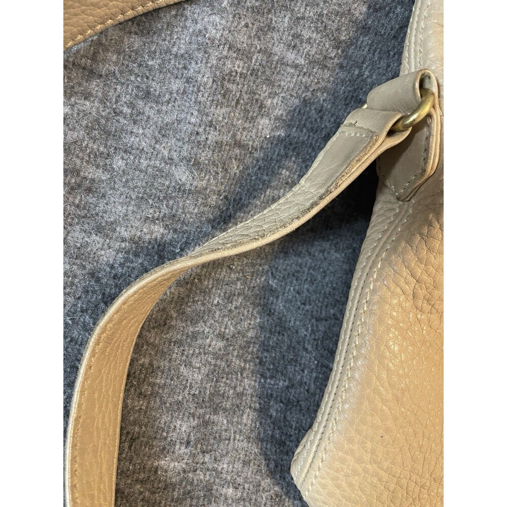Soft Leather Coach Handbag Style 4907 in Soft Beige - Picture 4 of 6